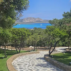 https://villa-boat-in-front-of-the-sea.in-sardinia.net